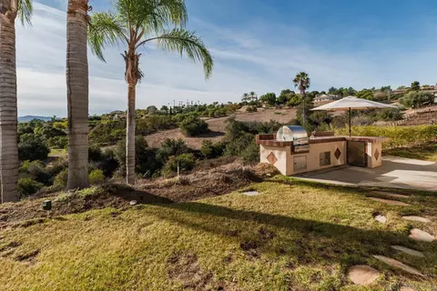 Exterior - 2635 Vista De Palomar, Fallbrook, CA 92028 photo 5 of 21