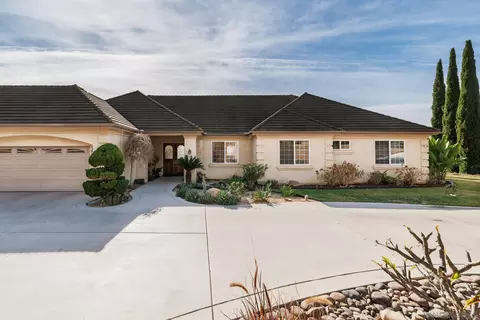 Exterior - 2635 Vista De Palomar, Fallbrook, CA 92028 photo 2 of 21