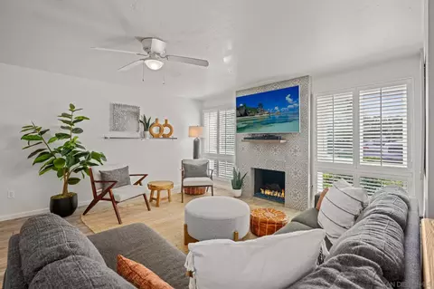Living - 1074 Isabella Ave, Coronado, CA 92118 photo 2 of 2