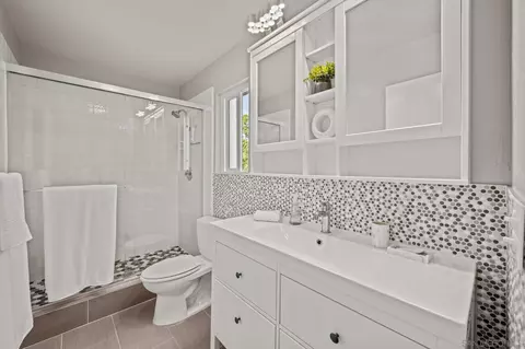 Bath - 1074 Isabella Ave, Coronado, CA 92118 photo 1 of 1