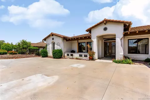 Exterior - 3862 Flowerwood Ln, Fallbrook, CA 92028 photo 8 of 11