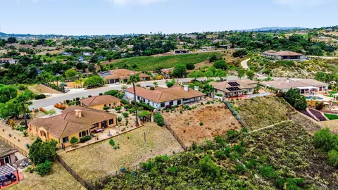 View/Area - 3862 Flowerwood Ln, Fallbrook, CA 92028 photo 4 of 5