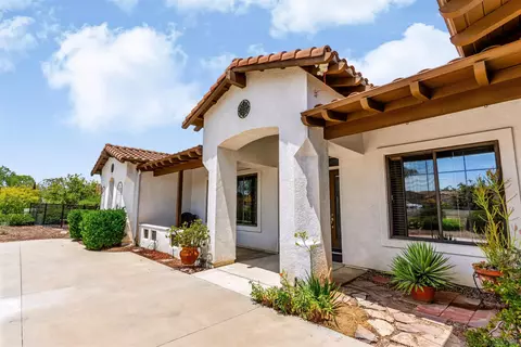 Exterior - 3862 Flowerwood Ln, Fallbrook, CA 92028 photo 6 of 11