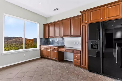 Kitchen - 3862 Flowerwood Ln, Fallbrook, CA 92028 photo 2 of 4