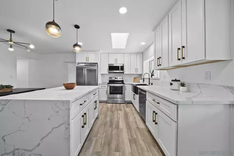 Kitchen - 12049 Coping Pl, Lakeside, CA 92040 photo 2 of 3