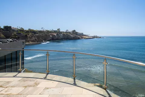 View/Area - 1828 Spindrift Dr, La Jolla, CA 92037 photo 3 of 11