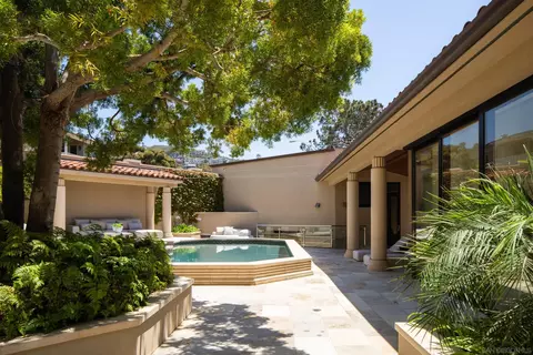 Exterior - 1828 Spindrift Dr, La Jolla, CA 92037 photo 3 of 6