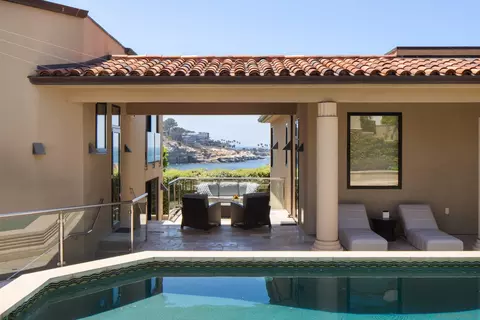 Exterior - 1828 Spindrift Dr, La Jolla, CA 92037 photo 5 of 6