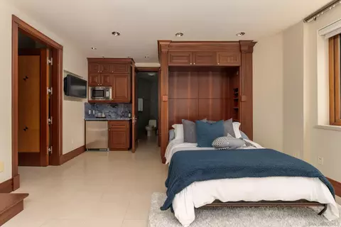 Bedroom - 1828 Spindrift Dr, La Jolla, CA 92037 photo 4 of 6