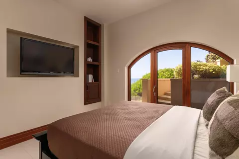 Bedroom - 1828 Spindrift Dr, La Jolla, CA 92037 photo 5 of 6
