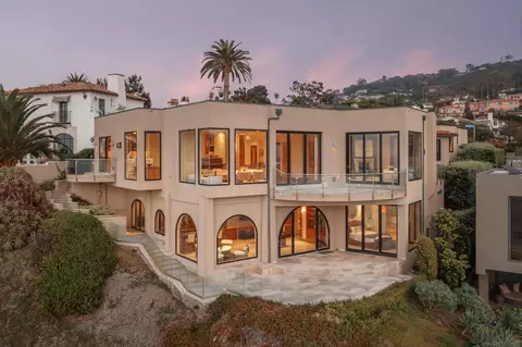 Exterior - 1828 Spindrift Dr, La Jolla, CA 92037 photo 1 of 6
