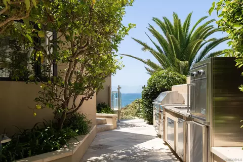 Kitchen - 1828 Spindrift Dr, La Jolla, CA 92037 photo 2 of 2