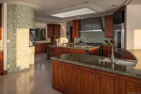 Kitchen - 1828 Spindrift Dr, La Jolla, CA 92037 photo 1 of 2