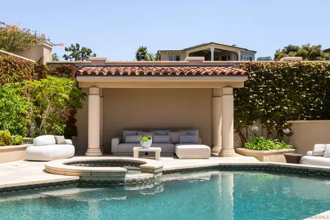 Exterior - 1828 Spindrift Dr, La Jolla, CA 92037 photo 4 of 6