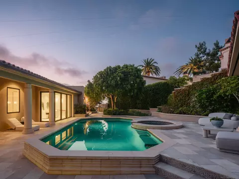 Exterior - 1828 Spindrift Dr, La Jolla, CA 92037 photo 6 of 6