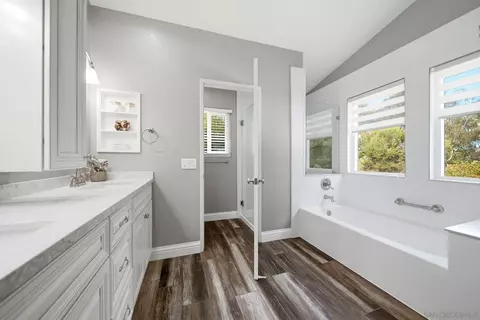 Bath - 1231 Calle Ultimo, Oceanside, CA 92056 photo 2 of 5