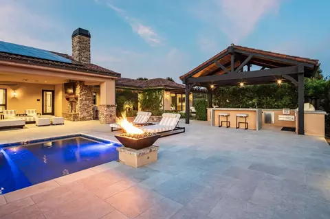 Exterior - 3043 Via Montevina, Fallbrook, CA 92028 photo 2 of 6