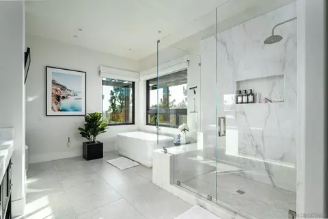 Bath - 3043 Via Montevina, Fallbrook, CA 92028 photo 2 of 3