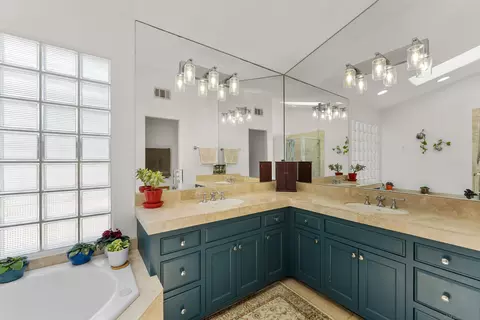 Bath - 227 C Ave, Coronado, CA 92118 photo 1 of 4