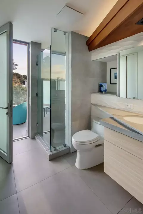 Bath - 1956 Seaview Ave, Del Mar, CA 92014 photo 3 of 6