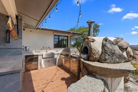 Kitchen - 20391 Rancho Villa, Ramona, CA 92065 photo 3 of 4