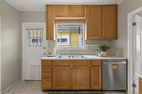 Kitchen - 278 C Ave, Coronado, CA 92118 photo 2 of 4