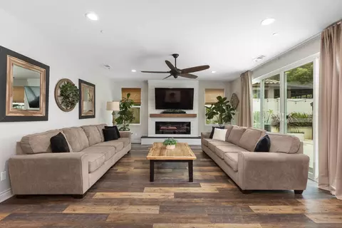 Living - 35829 Bay Sable Ln, Fallbrook, CA 92028 photo 2 of 5