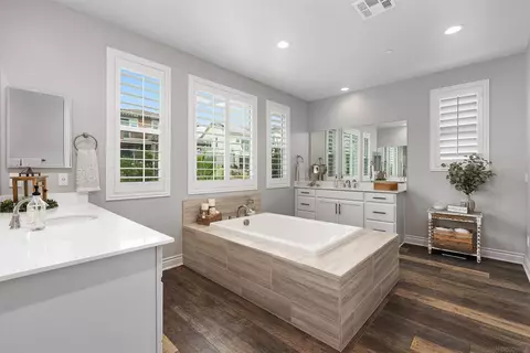 Bath - 35829 Bay Sable Ln, Fallbrook, CA 92028 photo 4 of 9