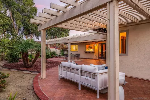 Exterior - 1007 Passiflora Ave, Encinitas, CA 92024 photo 5 of 11