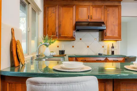 Kitchen - 1007 Passiflora Ave, Encinitas, CA 92024 photo 2 of 6