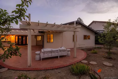 Exterior - 1007 Passiflora Ave, Encinitas, CA 92024 photo 6 of 11