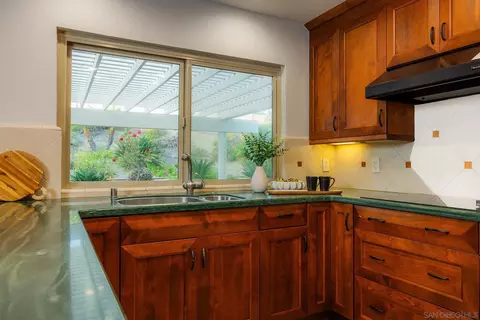 Kitchen - 1007 Passiflora Ave, Encinitas, CA 92024 photo 3 of 6