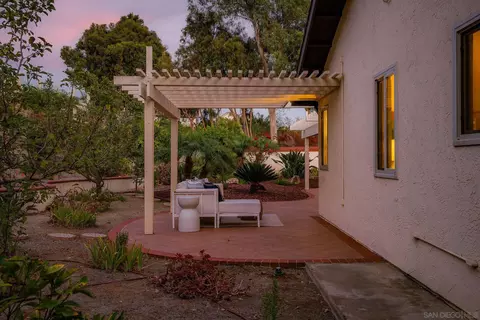 Exterior - 1007 Passiflora Ave, Encinitas, CA 92024 photo 8 of 11