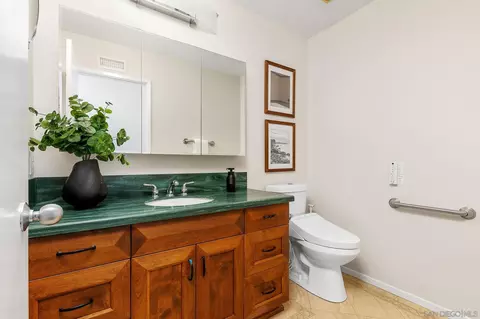 Bath - 1007 Passiflora Ave, Encinitas, CA 92024 photo 1 of 4