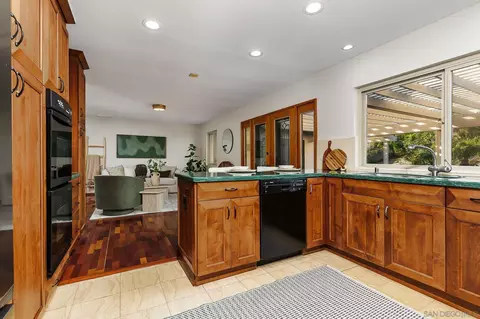 Kitchen - 1007 Passiflora Ave, Encinitas, CA 92024 photo 5 of 6