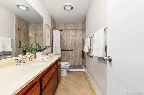 Bath - 1007 Passiflora Ave, Encinitas, CA 92024 photo 4 of 4
