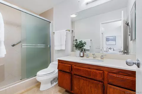Bath - 1007 Passiflora Ave, Encinitas, CA 92024 photo 2 of 4