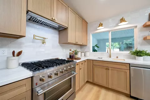 Kitchen - 2619 Fire Mountain Dr, Oceanside, CA 92054 photo 4 of 8