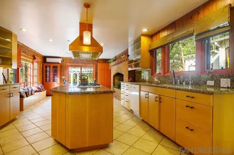 Kitchen - 9707 Shadow Rd, La Mesa, CA 91941 photo 2 of 7