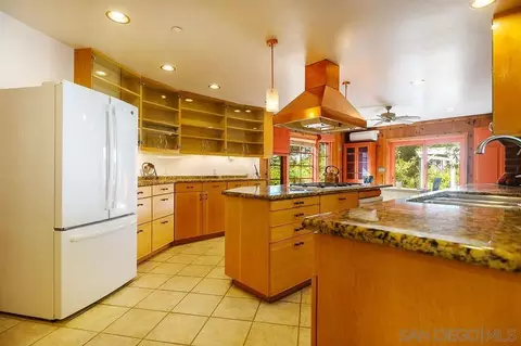 Kitchen - 9707 Shadow Rd, La Mesa, CA 91941 photo 4 of 7