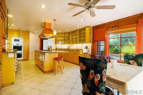 Kitchen - 9707 Shadow Rd, La Mesa, CA 91941 photo 6 of 7