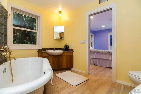 Bath - 9707 Shadow Rd, La Mesa, CA 91941 photo 5 of 10