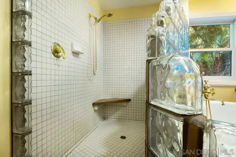 Bath - 9707 Shadow Rd, La Mesa, CA 91941 photo 6 of 10