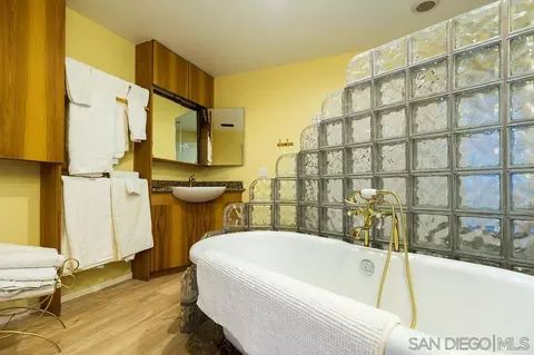 Bath - 9707 Shadow Rd, La Mesa, CA 91941 photo 7 of 10