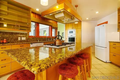 Kitchen - 9707 Shadow Rd, La Mesa, CA 91941 photo 5 of 7