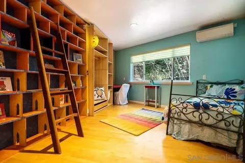 Bedroom - 9707 Shadow Rd, La Mesa, CA 91941 photo 5 of 10