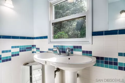 Bath - 9707 Shadow Rd, La Mesa, CA 91941 photo 2 of 10