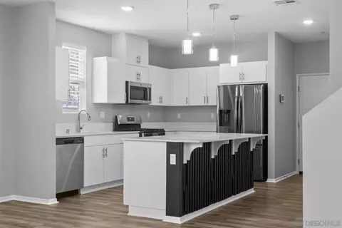 5223 Surfwalk #111, San Diego, CA 92154