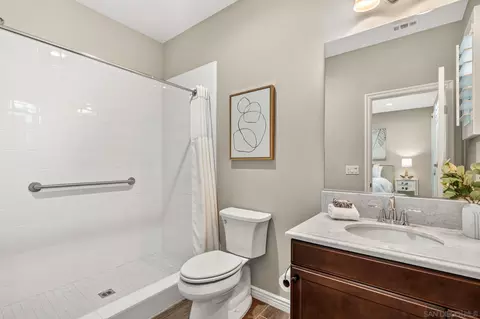 Bath - 817 Dolphin, Encinitas, CA 92024 photo 6 of 7