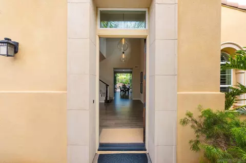 Entry Way - 817 Dolphin, Encinitas, CA 92024 photo 1 of 7